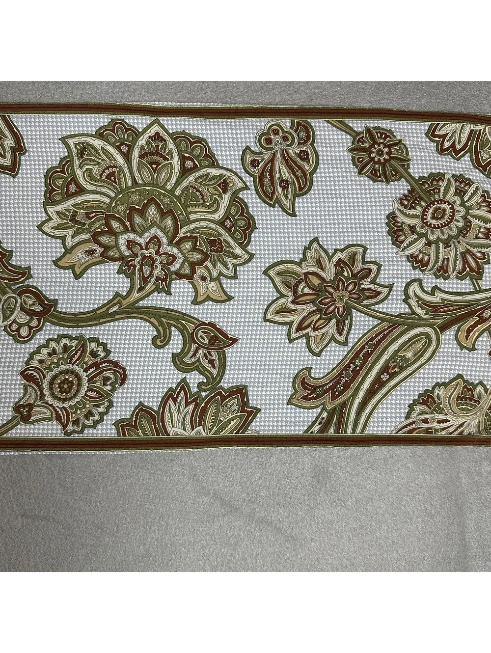 Vintage Elegant Floral Pattern Lightweight Scarf in Neutral Tones
